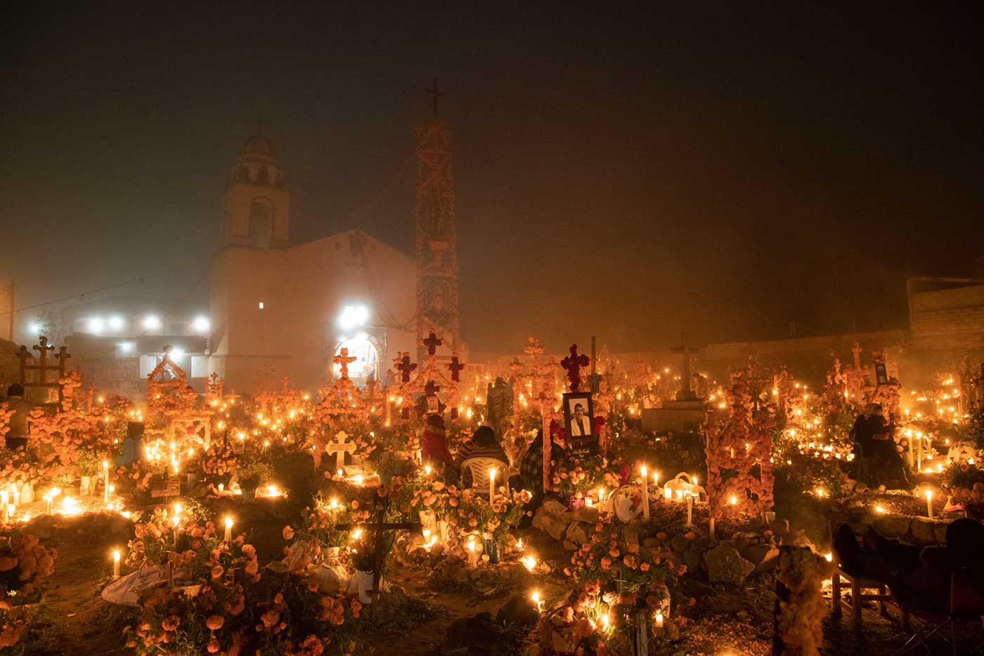 Día de los Muertos en el panteón de Arocutín, Pátzcuaro, Michoacán