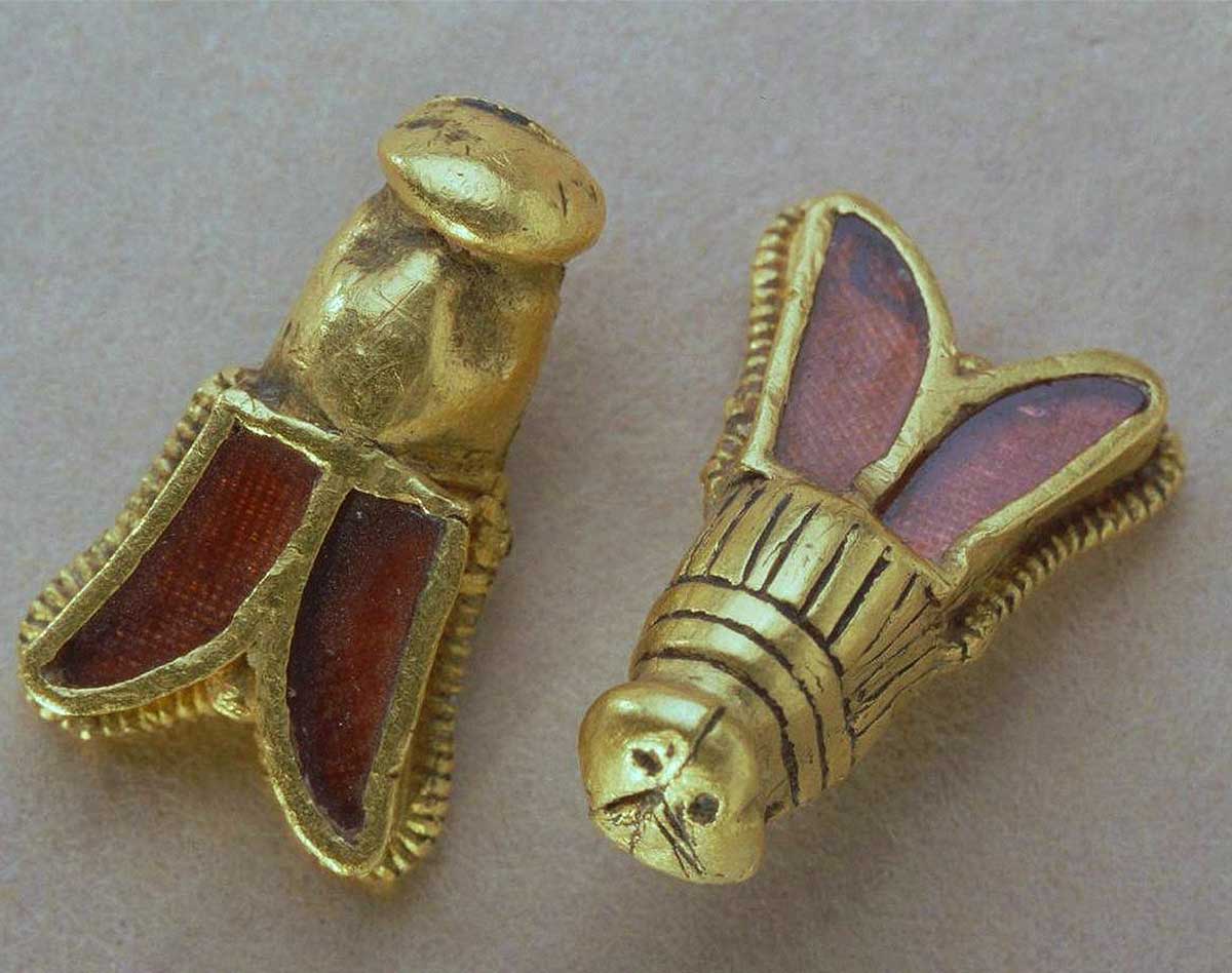 Abejas de oro de la tumba de Childerico (siglo V)