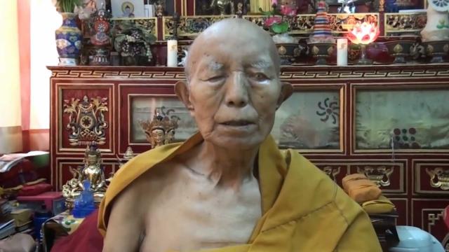 Foto de un monje tibetano en estado de Tukdam, muertos meditando