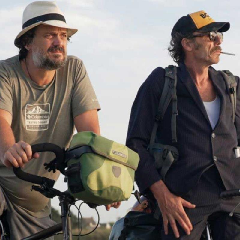 Fotograma del film À byciclette (2025) de Mathias Mlekuz