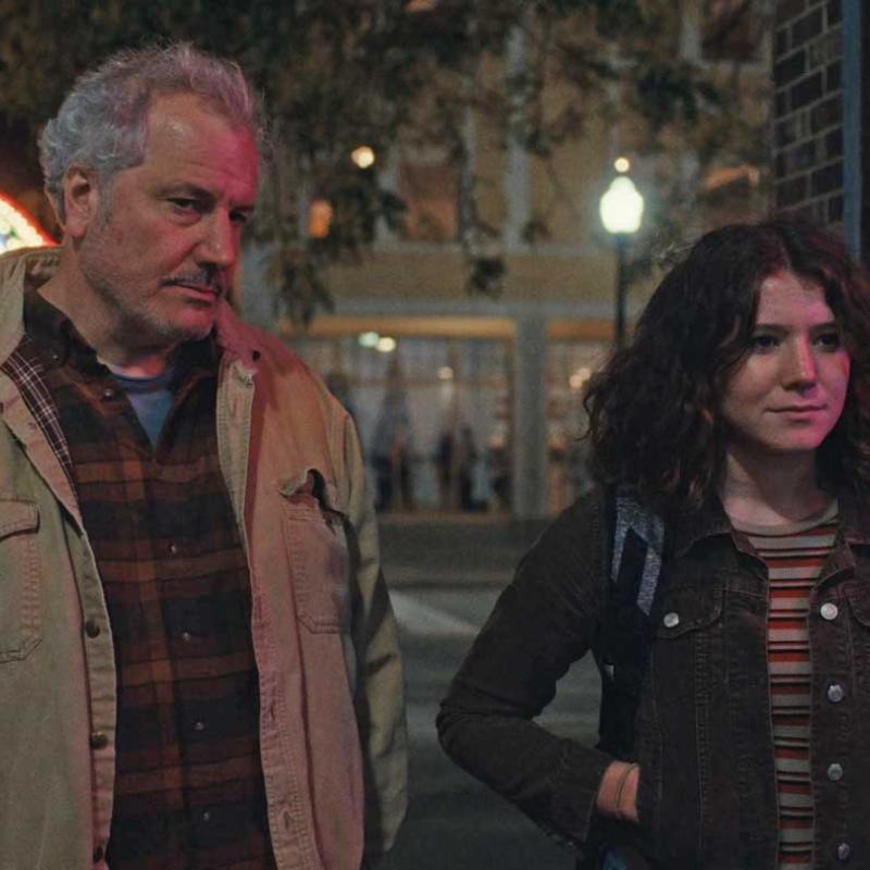 Fotograma de Cartel del film Ghostlight (2024) de Alex Thompson, y Kelly O'Sullivan